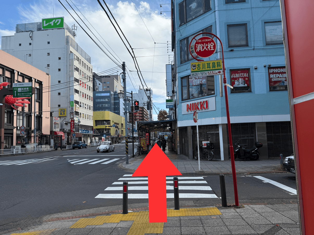 { ドンキホーテが見えるまでまっすぐ進みます。 }